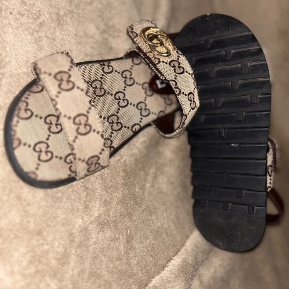 Gucci sandal for Girls(kids) size 2 - Picture 4 of 7